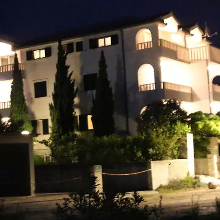 阿莫尔公寓式酒店 *