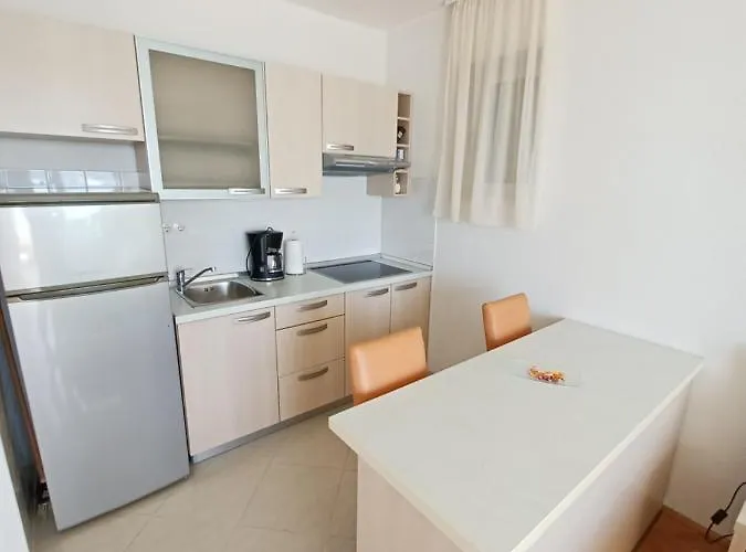 Apartments Amor טרוגיר