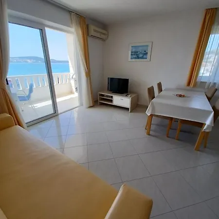 Apartments Amor 아파트 트로기르